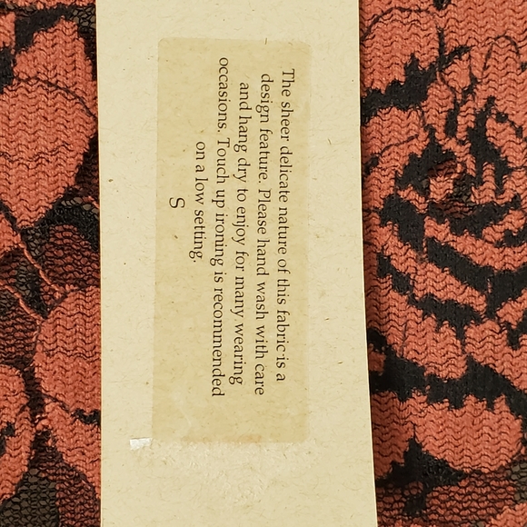 NWT!❤ Cut Loose Floral Top - Picture 4 of 5